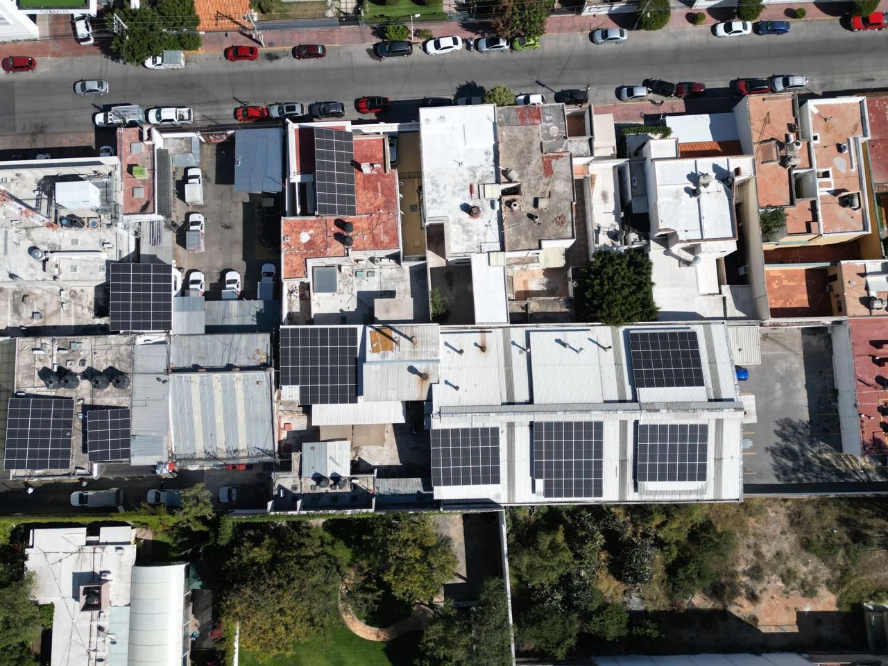 Instalación de paneles solares de 98 kWp en Panadería La Superior, San Luis Potosí